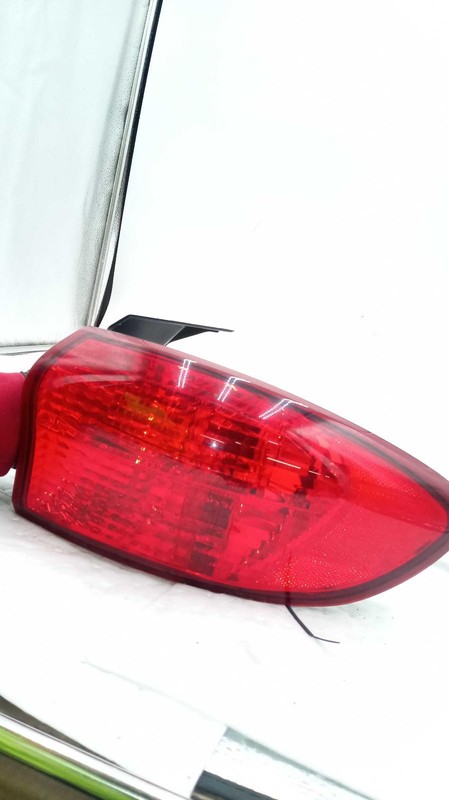 2006 Subaru Tribeca Right Tail Light Assembly Gold OEM 192893 Used 118k Miles