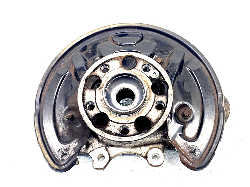 15-18 MERCEDES C300 W205 REAR RIGHT SPINDLE KNUCKLE HUB OEM A0.49