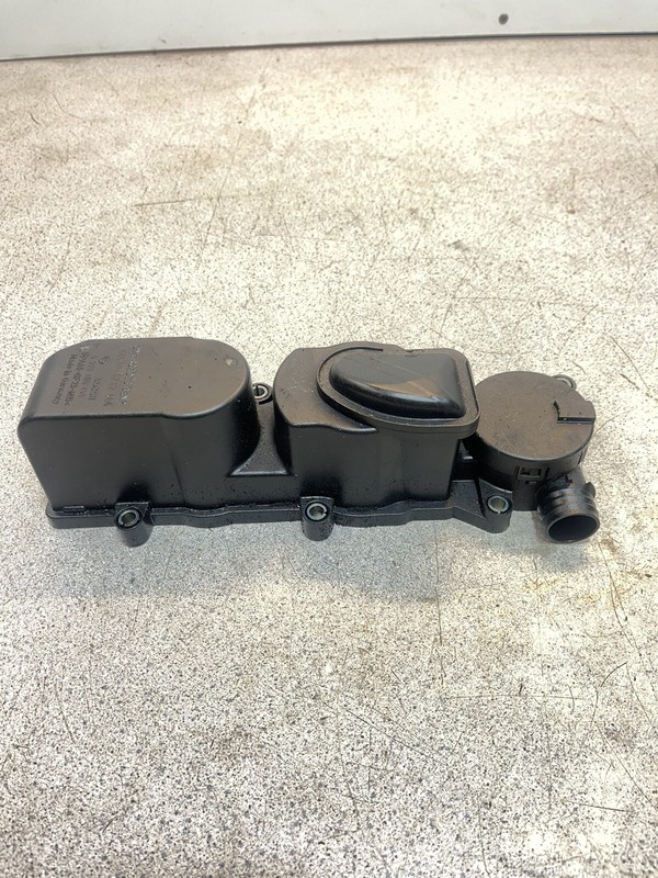 04-06 Mercedes Dodge Sprinter T1N 2.7L OM647 Engine Top ValveOil Separator OEM