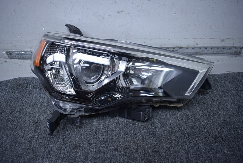 2014-2020 TOYOTA 4RUNNER HEADLIGHT HALOGEN RIGHT SIDE FACTORY OEM