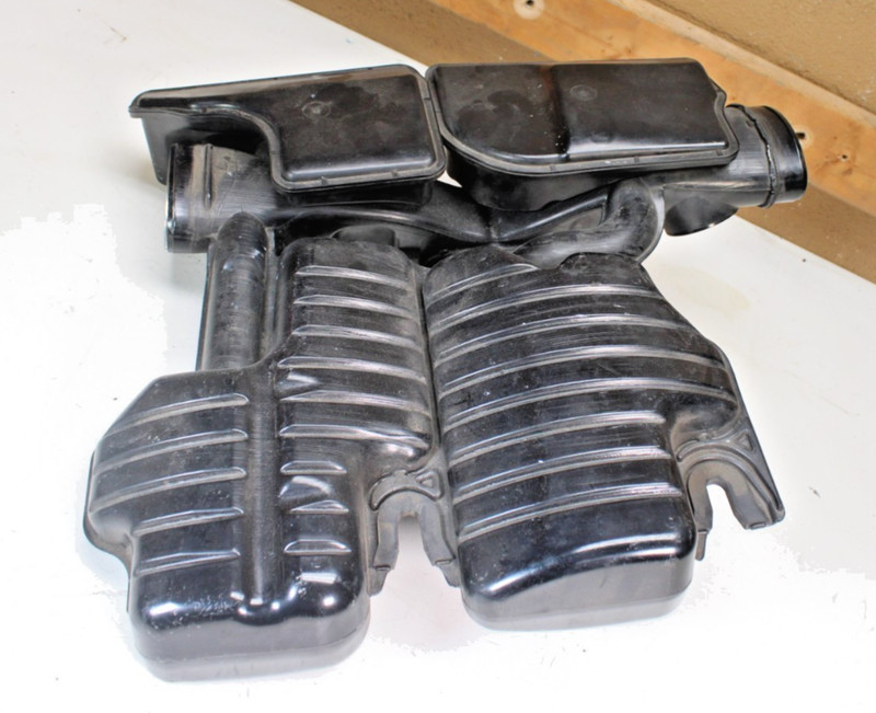 2010-2013 Land Rover LR4 5.0L Engine Air Intake Cleaner Resonator Duct OEM