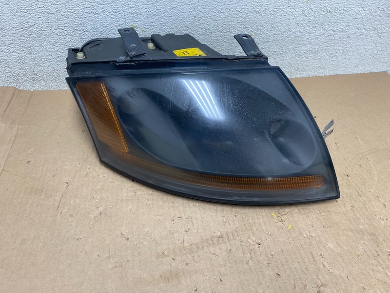 2000 to 2006 Audi TT Right Passenger RH Side Halogen Headlight Oem R1284 DW