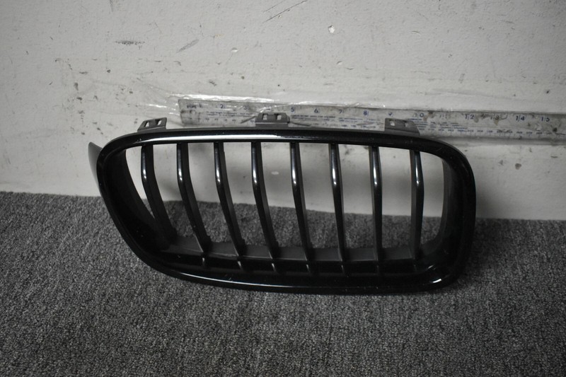 BMW RIGHT SIDE KIDNEY GRILLE FACTORY OEM