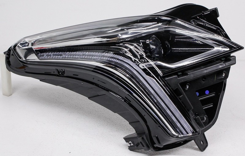 OEM Cadillac XT5 Right Passenger Side LED Headlamp 84648544 Tab Missing