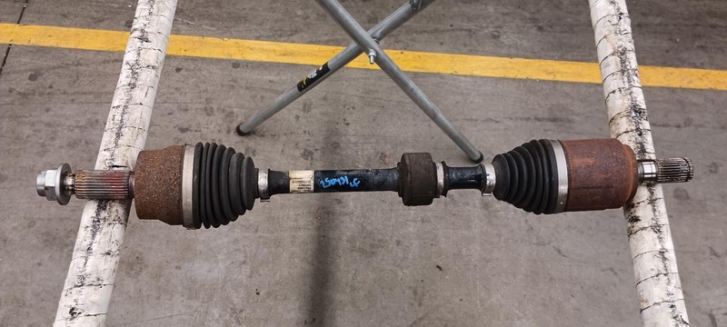 22-'24 HYUNDAI TUCSON Left front driver Axle Shaft 40k miles OEM 1 Year Wnty!