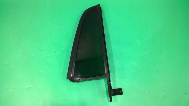 04-16 EXPEDITION PASSENGER RIGHT REAR VENT GLASS 3102-242