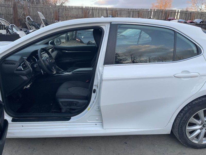 2018-2024 TOYOTA CAMRY LEFT ROCKER W/POST WHITE PC:040 2.5L AT FWD 100K LE 62850