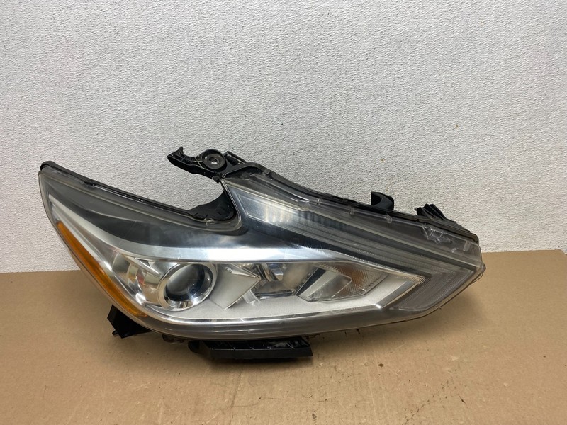 2016 - 2018 Nissan Altima Right Passenger RH Halogen Headlight AE6750 DW