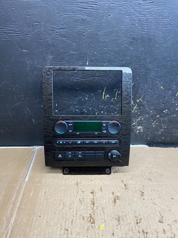 2005 to 2007 Ford Freestyle Montego Climate Control Radio Bezel Trim ab5616 DG