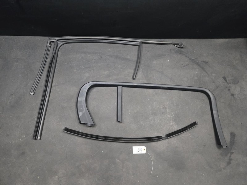 3PC Rear Left Door Window Run + Belt w/ Frame Molding Set 2022 Kia Stinger 2023