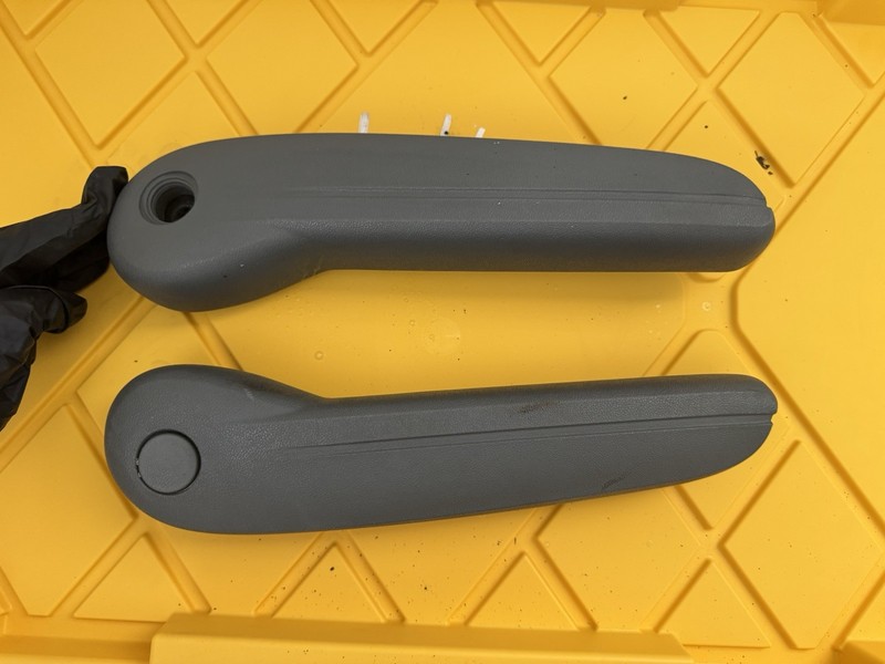 2009-2014 Volkswagen Routan Driver Left Passenger Right Gray Leather Armrest OEM
