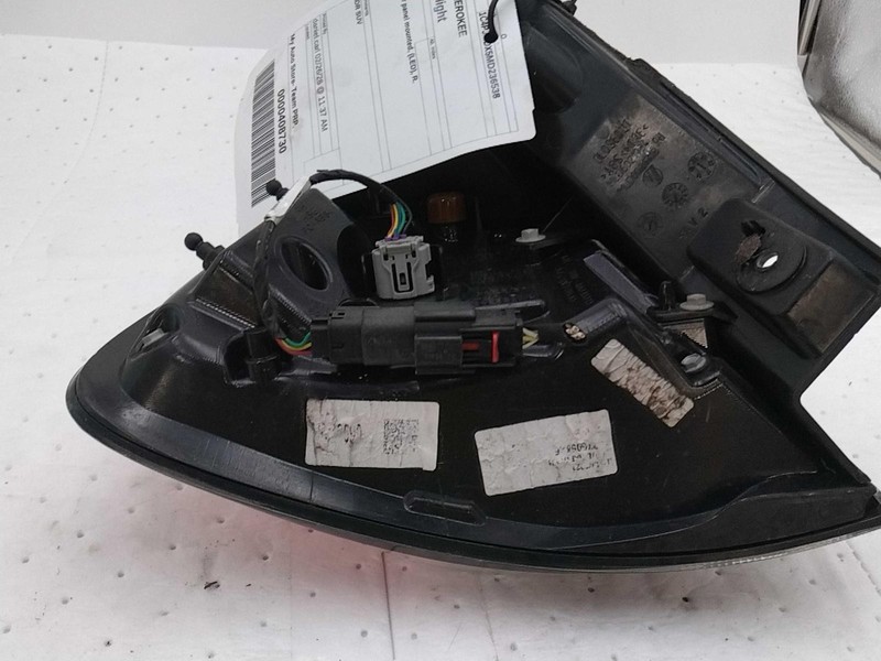 2021 Jeep Cherokee Right Tail Light Assembly - Grey - Used, 110k Miles