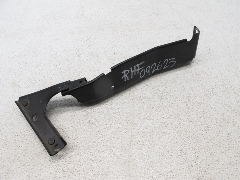 08-17 AUDI 8T A5 S5 COUPE CONVERTIBLE RIGHT FENDER VERTICAL BRACKET SUPPORT 0926