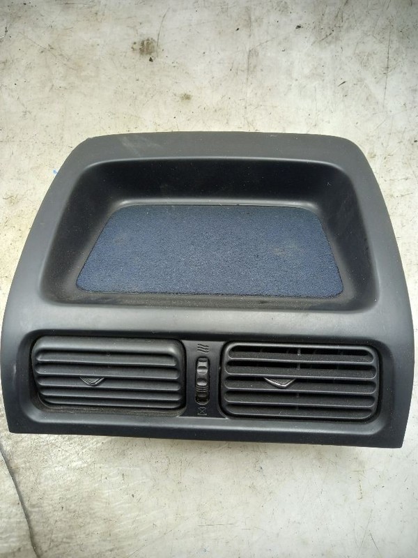 02 LEXUS IS300 CENTER DASH VENT PANEL