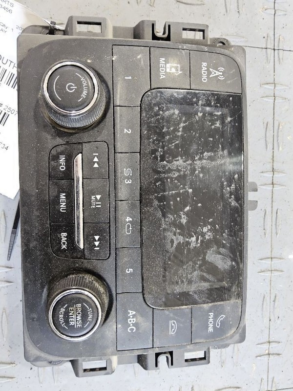 2017-2020 DODGE RAM 1500 Radio Display and Receiver w/o Satellite w/o Navigation