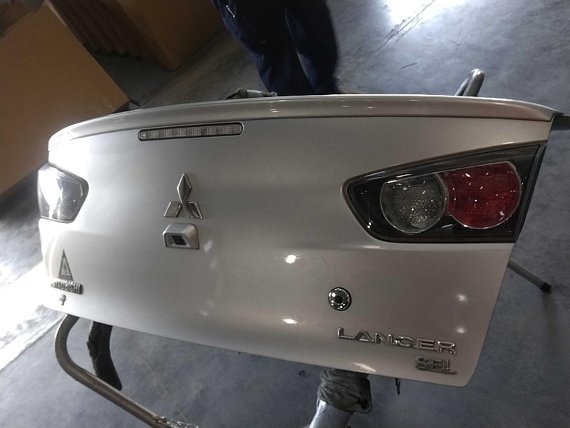 2017 Mitsubishi Lancer Deck Lid Trunk Lid Silver OEM Used 4DR Sedan 90000Mi