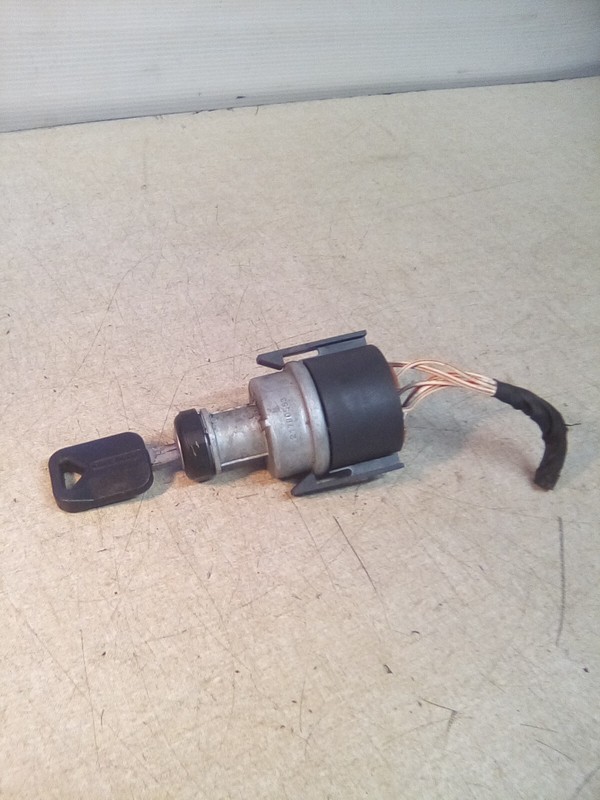 Volvo VNL Pollak 21780553 Ignition Switch W/ Key