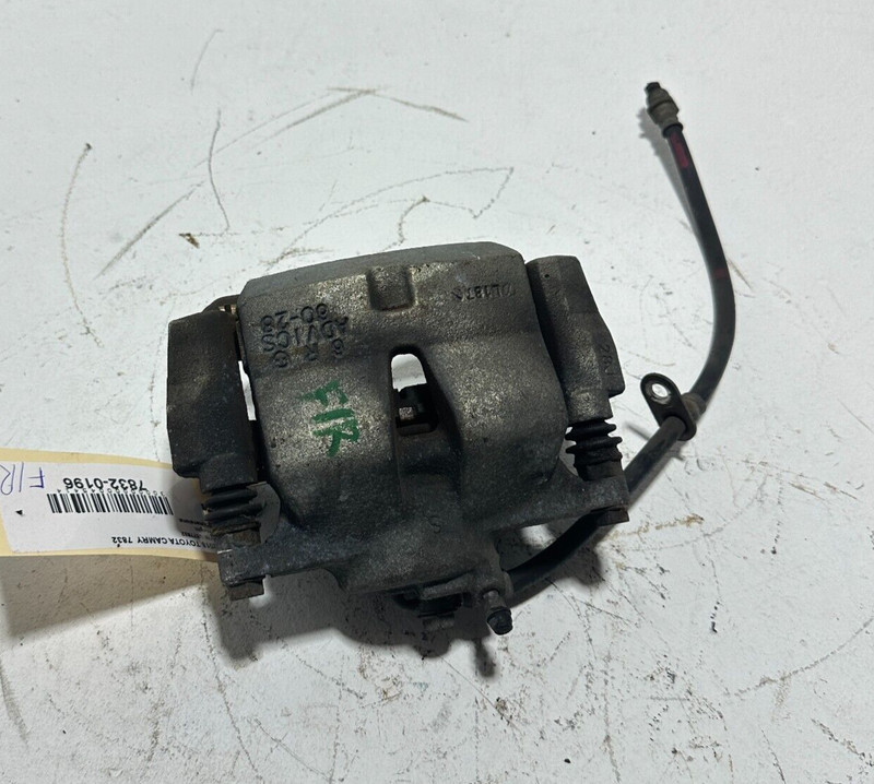2018-2019 Toyota Camry LE Front Passenger Side Disc Brake Caliper Assembly OEM