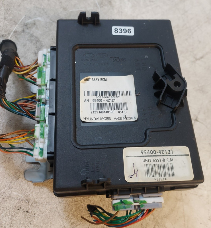 2013-14 Hyundai Santa Fe 2.0 Sport Turbo Body Control Module 95400-4Z121 BCM OEM