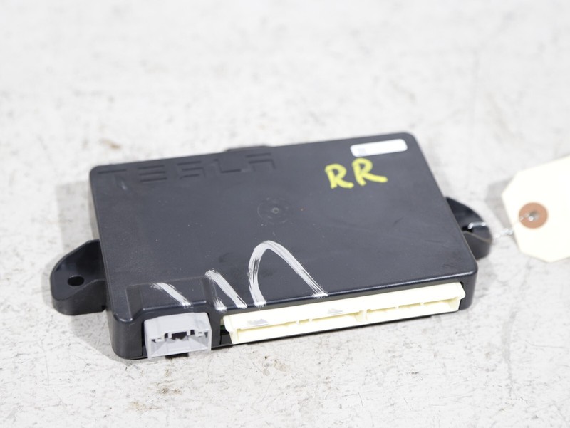 2016-2020 TESLA MODEL X REAR RIGHT LH DOOR CONTROL MODULE1045490-00-G OEM