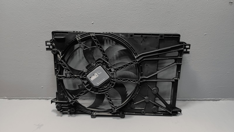Toyota Camry 2.5L Engine Radiator Cooling Fan Shroud & Motor Assy OEM 2018-2024