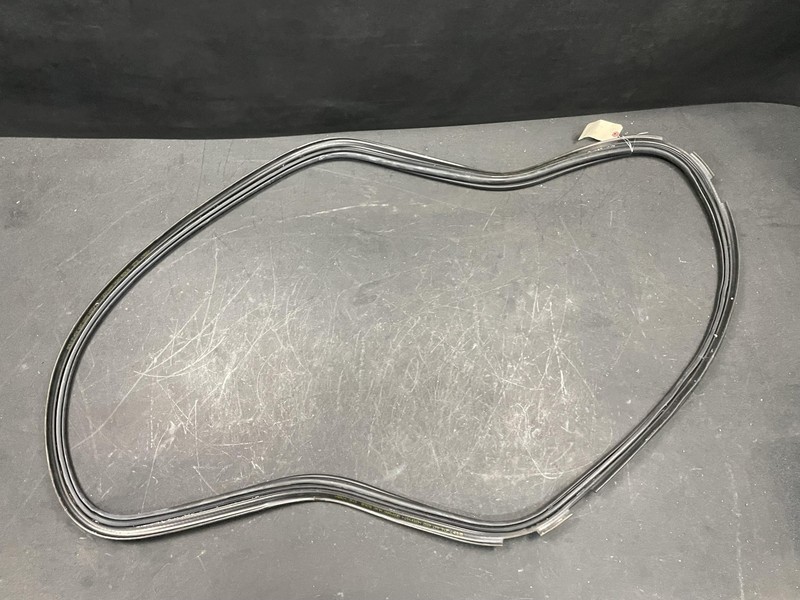 Rear Trunk Tailgate Weatherstrip 2018 BMW X1 51767474449 2016 2017 2019 - 2022