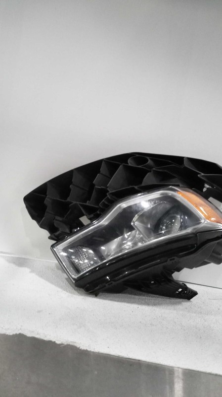 2018 Jeep Grand Cherokee Right Headlight Assembly, Used, 630793, 69K Miles