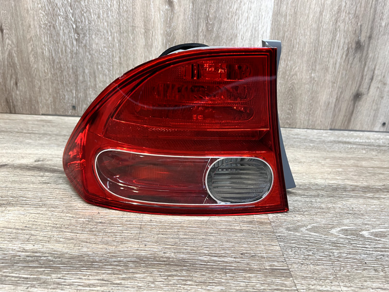 2006-2011 HONDA CIVIC LH TAILLIGHT ASSY OEM