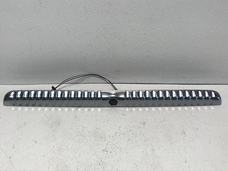 Jaguar XJ8 XJR Vdp XJ12 Xj6 Trunk Lid Molding OEM Fluted Chrome Metal