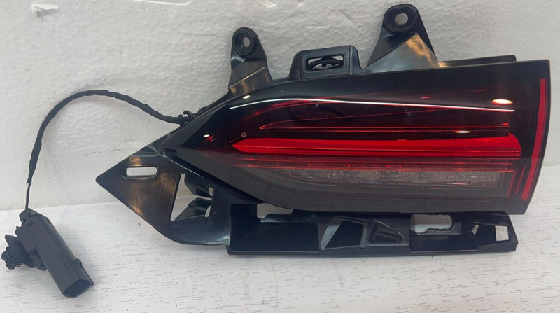 2020-2023 CADILLACXT6RH TAIL LIGHT ASSY OEN PART# 84886252