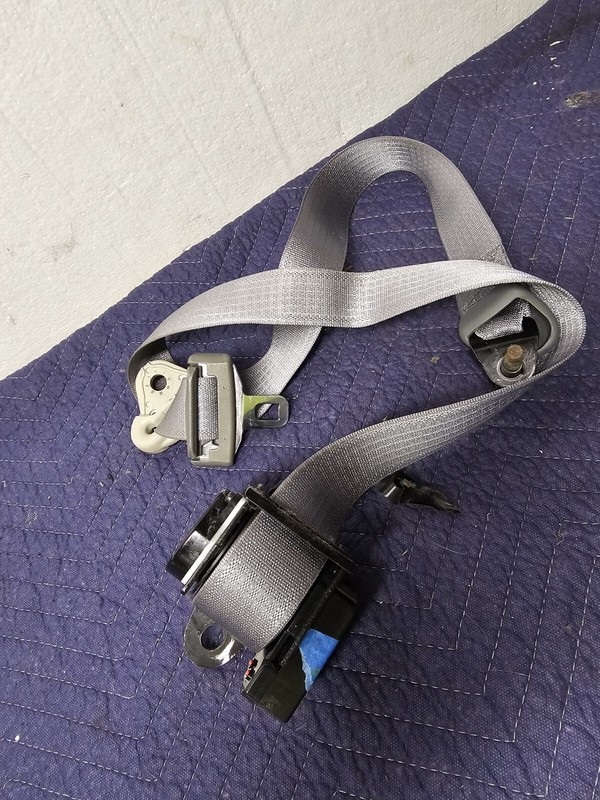 2005 Dodge Caravan Left Rear Seatbelt