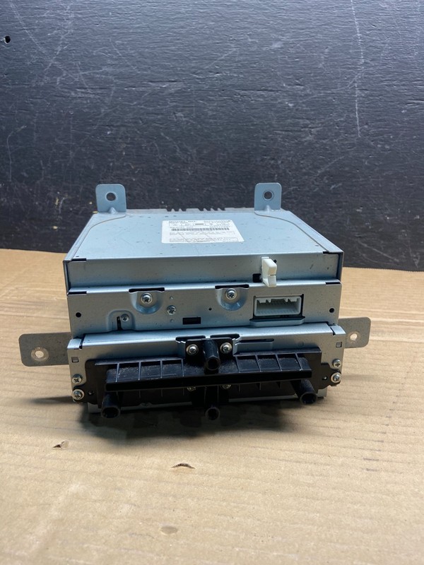 2006 Subaru Tribeca CD Player Radio Receiver Control AE2533 DG