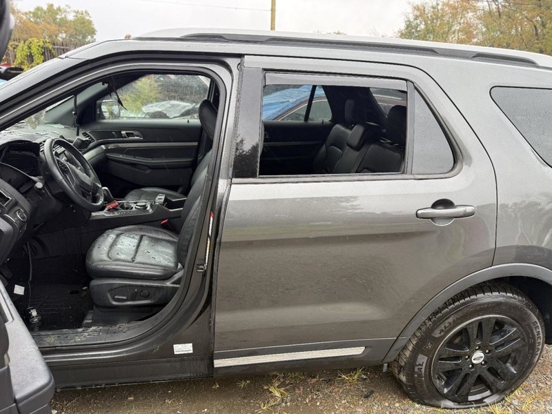 2011-2019 Ford Explorer Left Driver Side Rocker With Post Gray