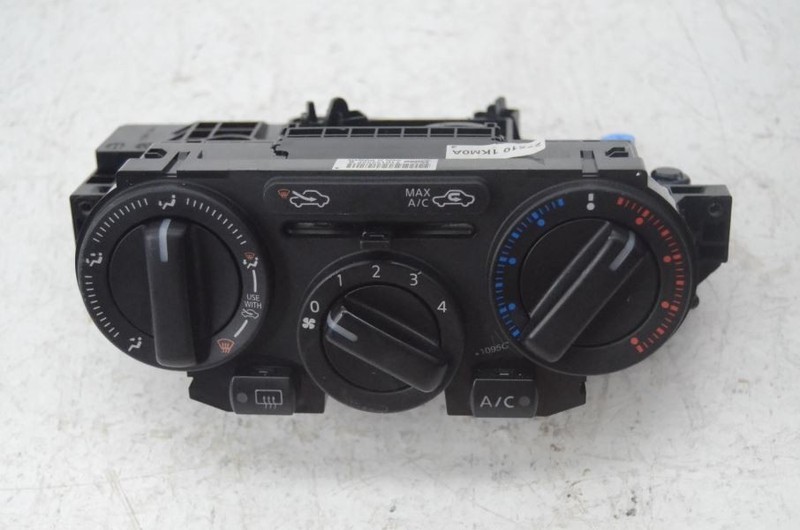 2011-2017 Nissan Juke AWD S Manual Heat and Ac Temperature Controls