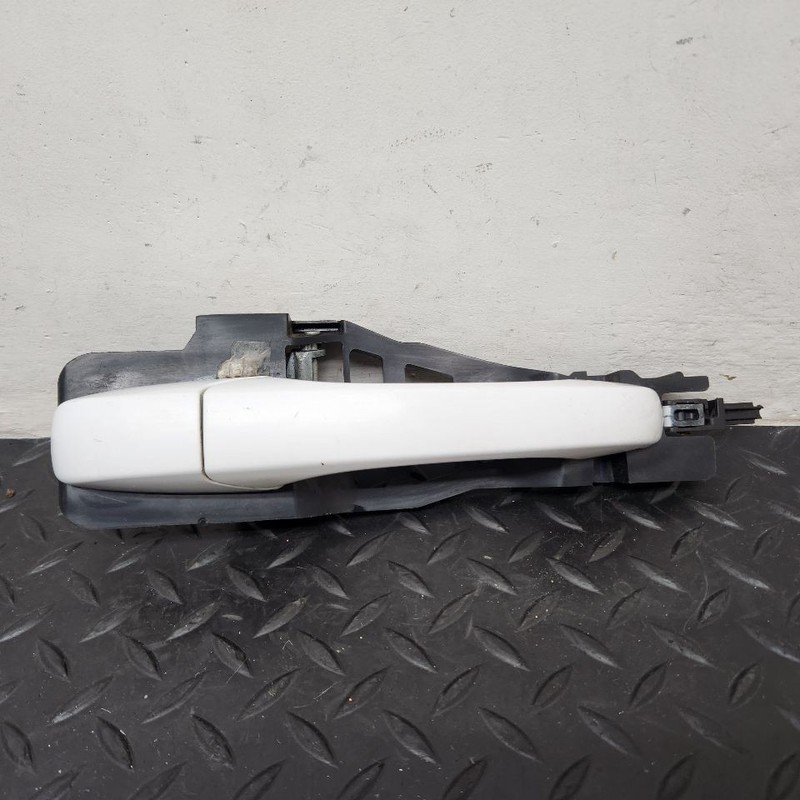 11-24 Dodge Durango Front Right Passenger Door Handle White OEM 68239122AB