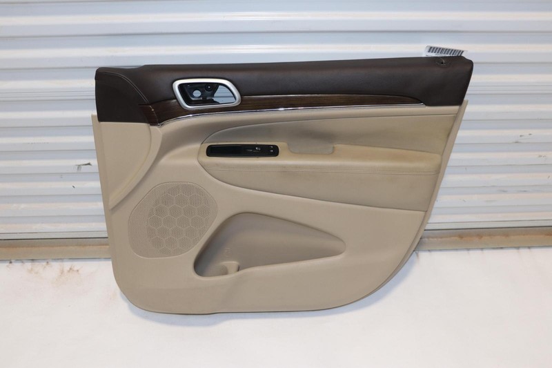 2018-2021 JEEP GRAND CHEROKEE FRONT RIGHT PASSENGER SIDE DOOR PANEL COVER OEM
