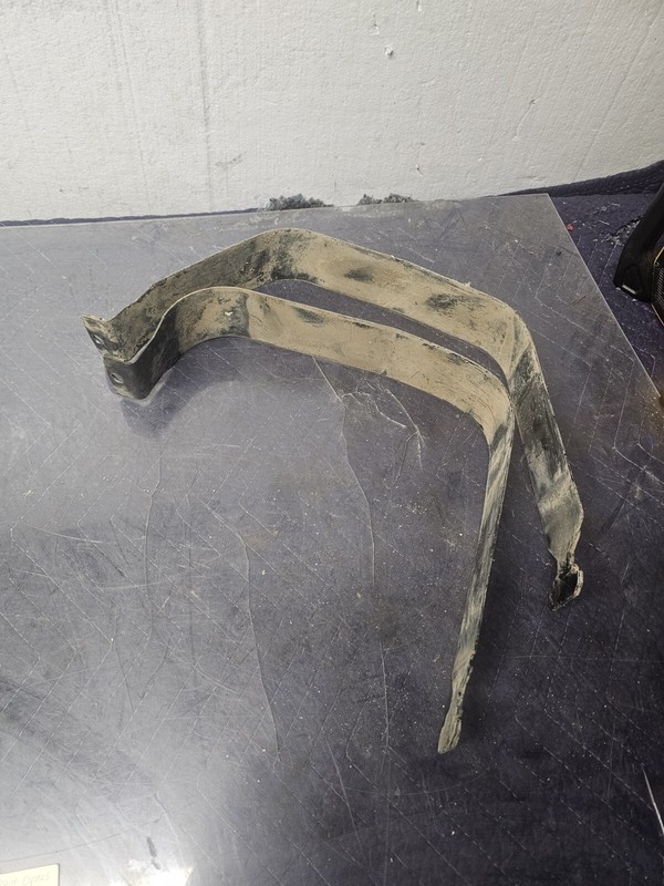 2012 Chevy Express1500 Van Gas Fuel Tank Brackets