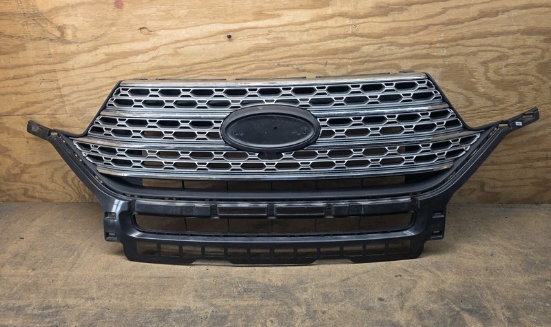 2020 2021 2022 2023FORD EXPLORER XLT FRONT UPPER GRILLE OEM CHROME LB5B-8150-BBW