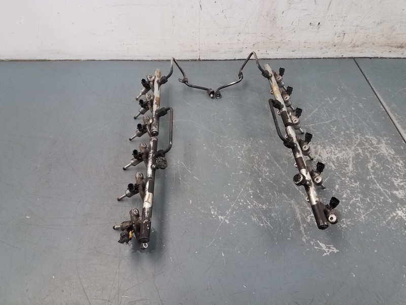 2017 Ferrari GTC4 Lusso F140 EB V12 6.3L Fuel Rails / Injectors -** #5020