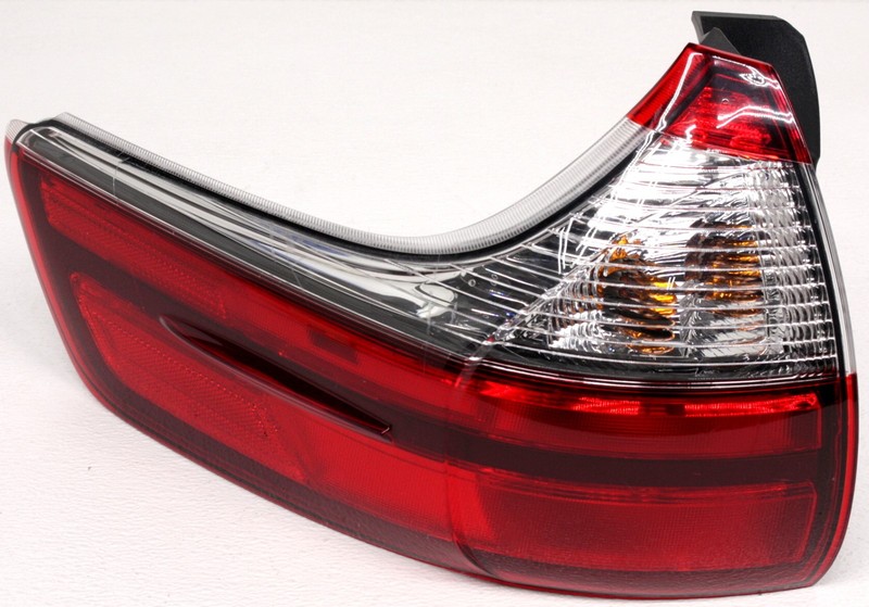 OEM Toyota Sienna Left Driver Side Tail Lamp Lens Chipped
