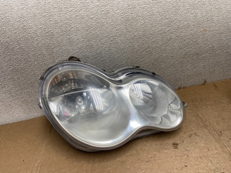 2005 to 2007 Mercedes-Benz C-Class Right Passenger Side Headlight AA5227