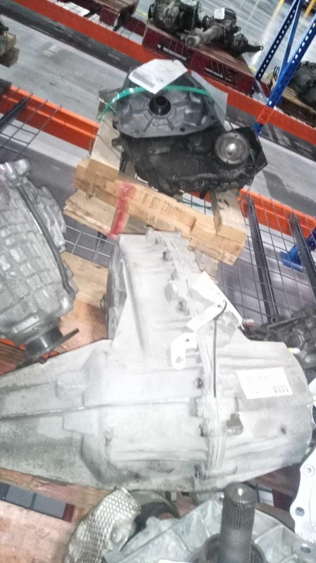 2013 GMC Yukon XL 1500 Transfer Case Assembly OEM 228085 166K Miles Black