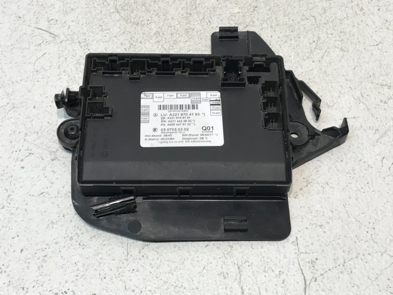 07-13 Mercedes W221 S550 Front Left Door Control Module A2218704193 OEM