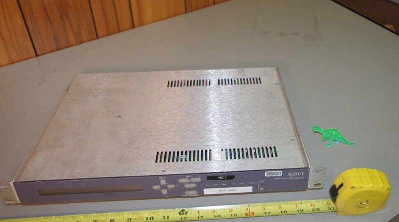 Larscom Split-T FT1 Access Multiplexer with NIM-211