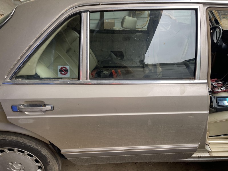1981-1991 MERCEDES BENZ W126 REAR PASSENGER RIGHT DORR SILVER (702)