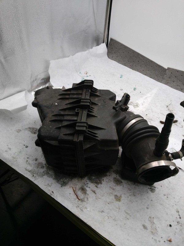 2010 Ford Fusion Air Cleaner Assembly OEM Used 2.5L 569338 280K Miles