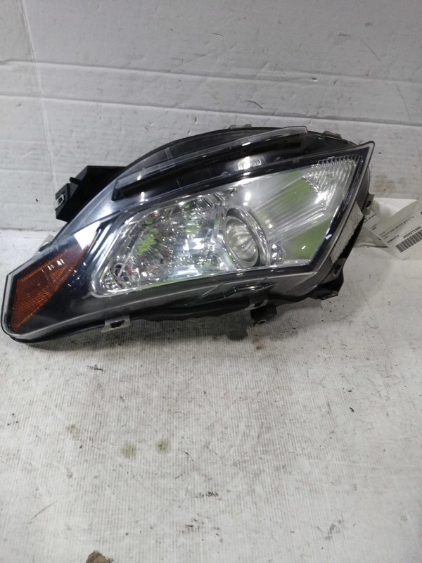 2015 Lincoln MKT Left Headlight Assembly White OEM 286000 127K Miles