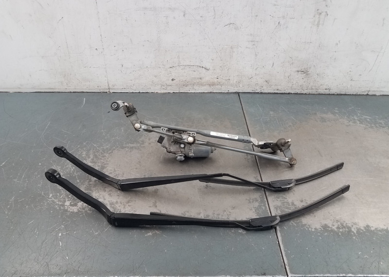 2017 BMW X5M F85 Windshield Wiper Motor / Arms #0597 LL6