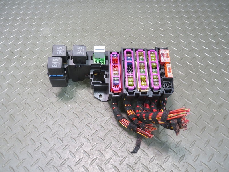 2015-2018 PORSCHE MACAN TURBO POWER DISTRIBUTION FUSE BOX