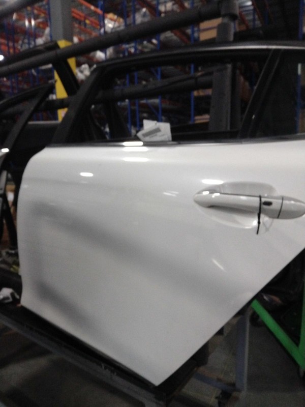2015-2017 KIA K900 Left Rear Door White OEM Used 515845 94000 Miles